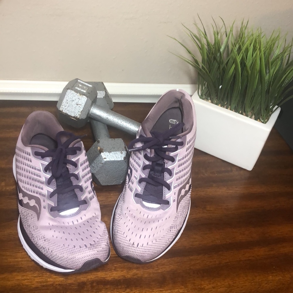Saucony Formfit purple running/walking sneakers. Sz 10